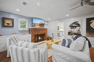 Cottage on Pine — photo 1 of 24