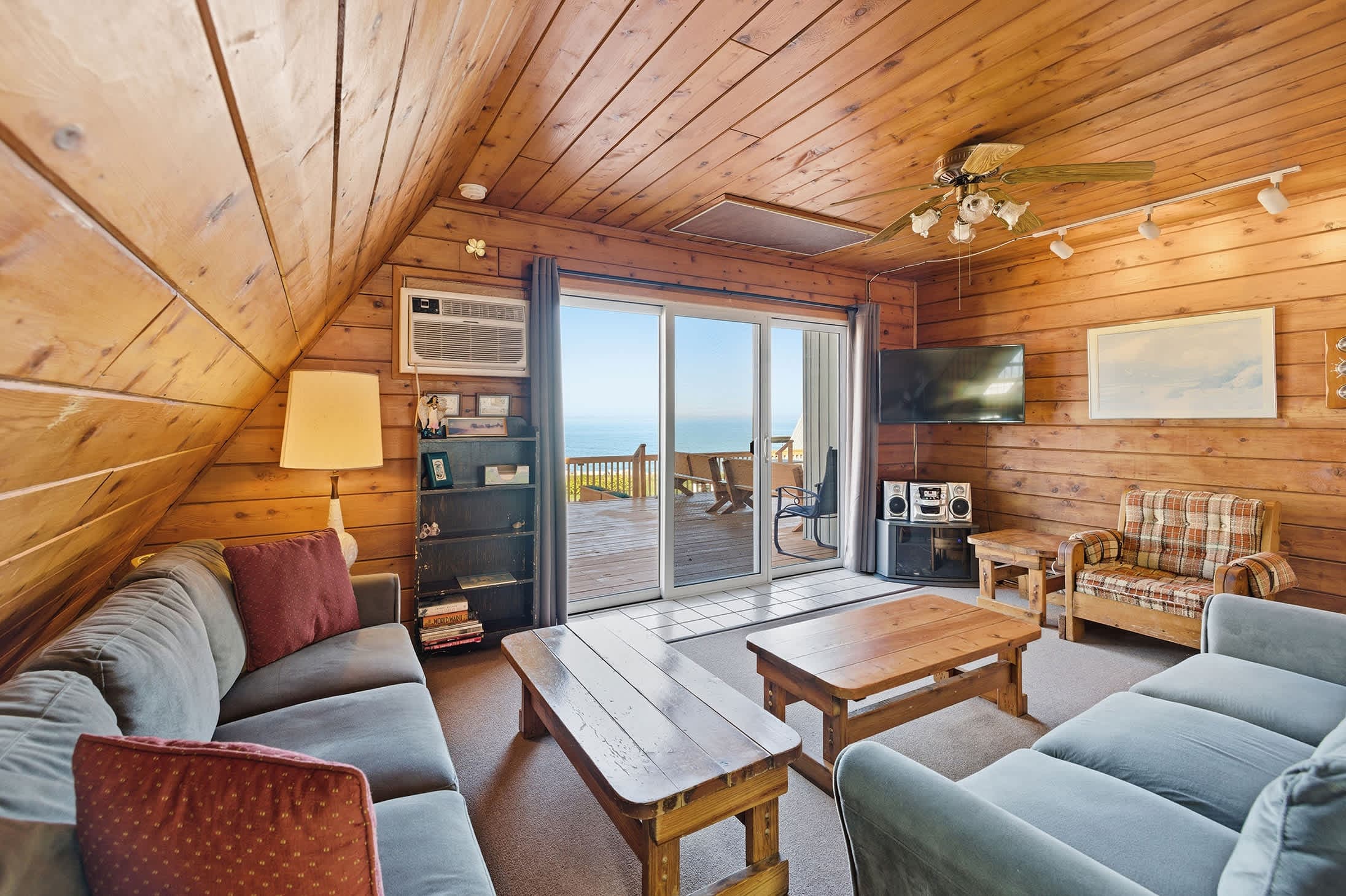 Chalet #17 w Lake Views & Resort Amenities — photo 1 of 24