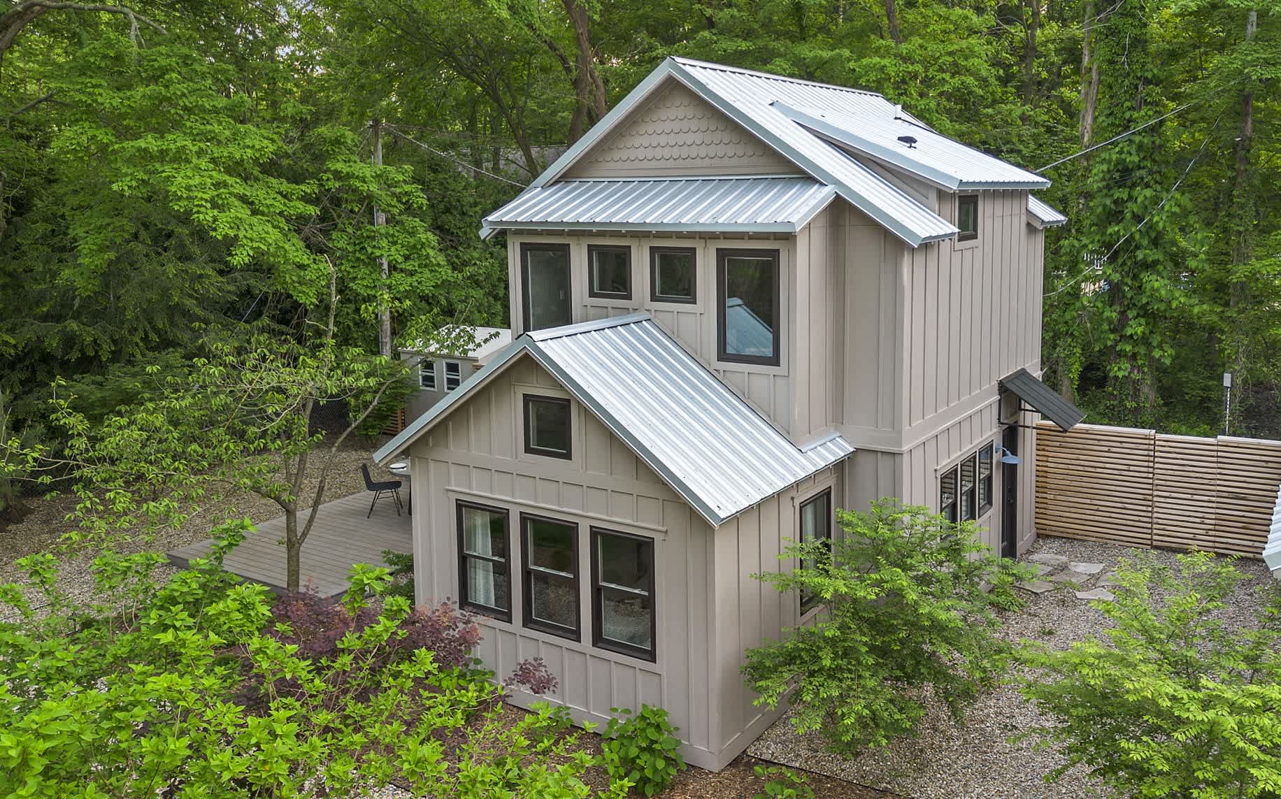The Fern - 2BR, Hot Tub, Fire Pit, Walk to Beach — photo 1 of 24