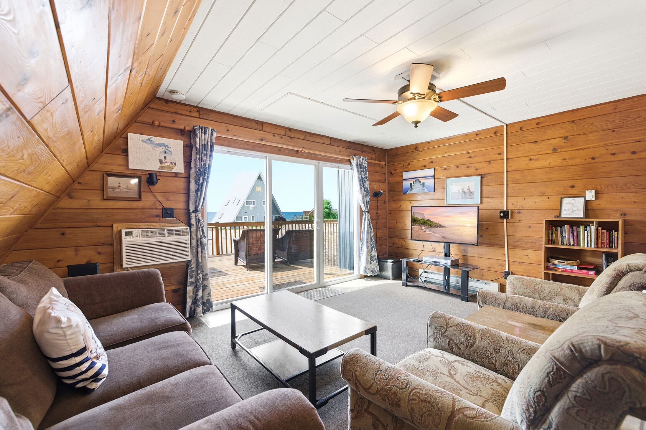 Chalet #25 Walk to Beach Chalet & Resort Amenities — photo 1 of 21
